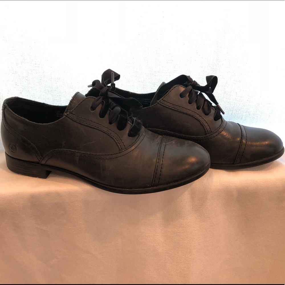 Born women’s leather black oxford size 7